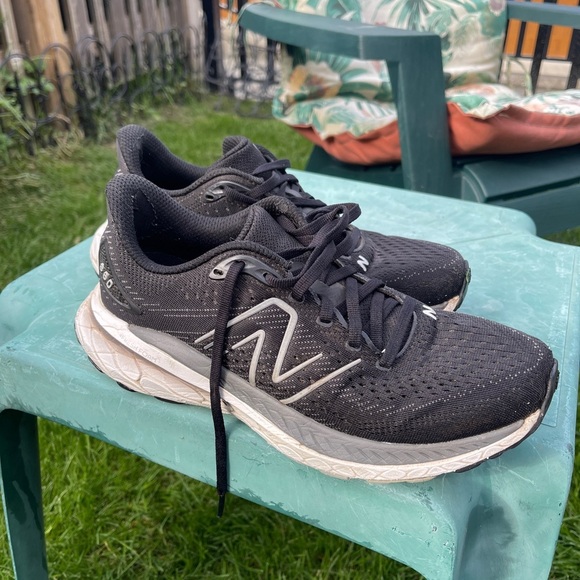 New Balance 860 Black Runners Size 8 - Picture 1 of 7
